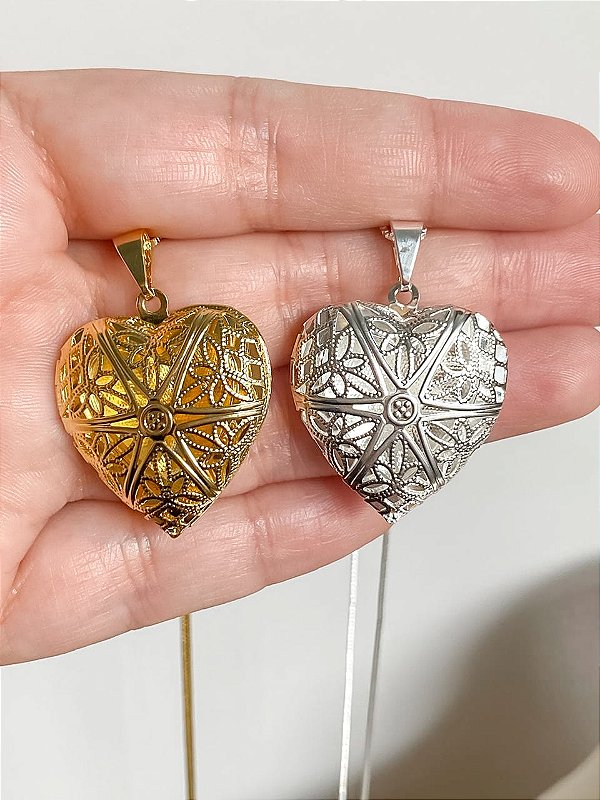 Colar Relicário Coração Vazado com Estampa