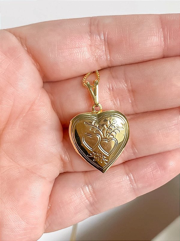 Colar Relicário Coração Com Detalhes