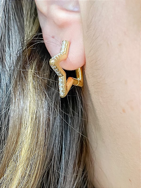 Brinco Argola Formato Estrela Cravejado em Zircônias