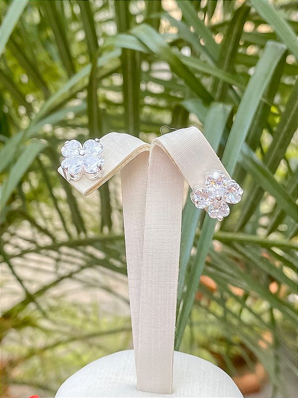 Brinco Trevo com Pétalas em Zircônias