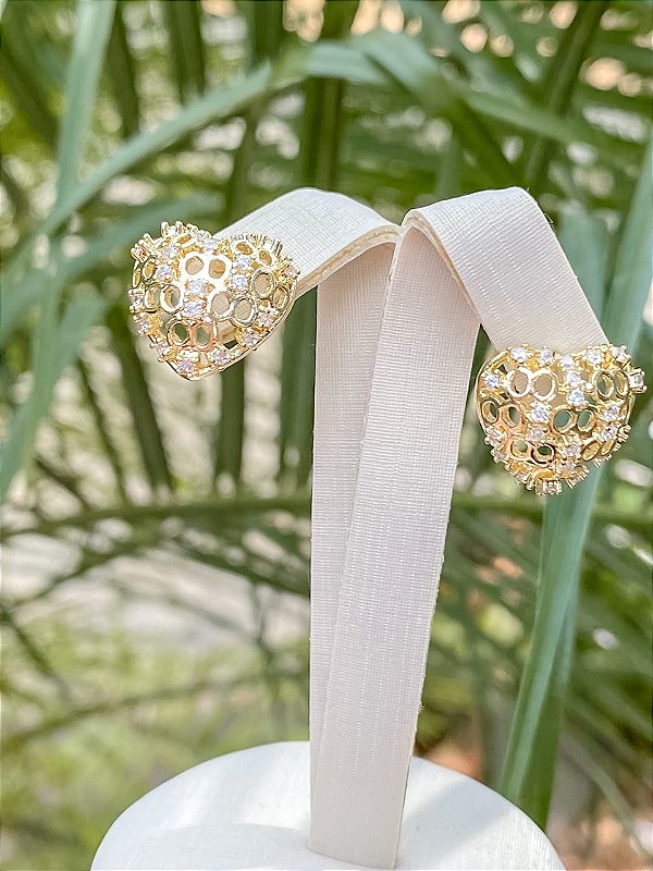 Brinco Coração com Zircônias e Círculos Vazados