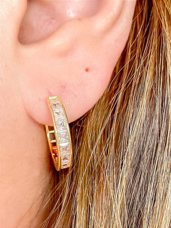 Brinco Argolinha com Zircônias Carrê