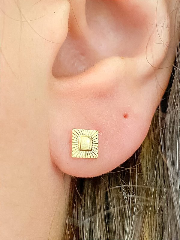 Brinco Quadrado Pequeno Lapidado