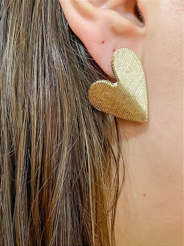 Brinco Coração Grande Escovado