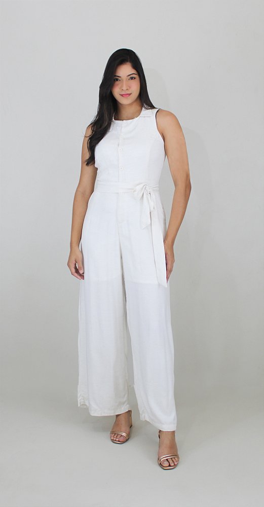 Macacão viscolinho liso gola e patô frente