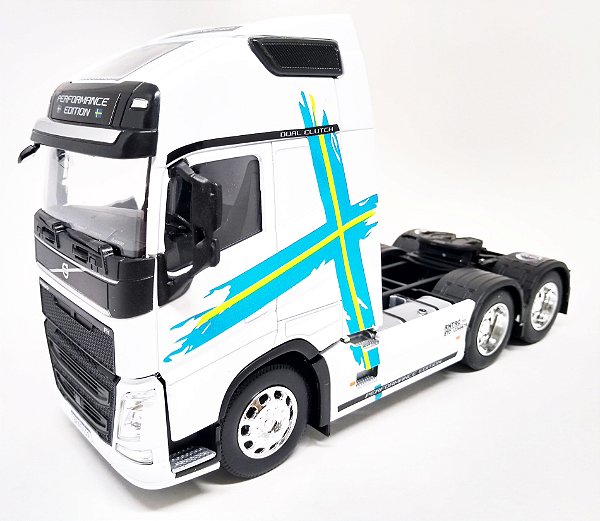 Volvo FH500 Branco Performance Edition - Escala 1/32 - 21 CM