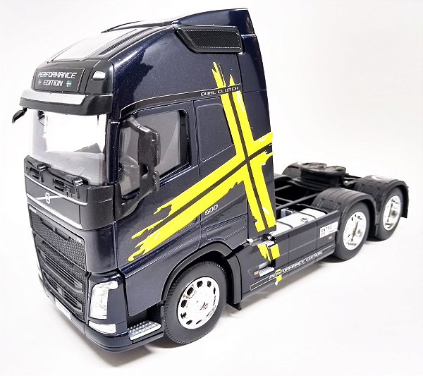 Volvo FH500 Roxo Performance Edition - Escala 1/32 - 21 CM