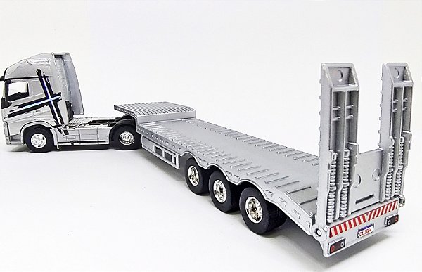 Miniatura Caminhão Volvo Fh 500 Prata + Carreta Prancha 1/64
