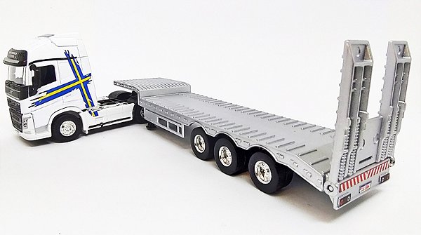 Miniatura Caminhão Volvo Fh 500 Branco + Carreta Prancha 1/64