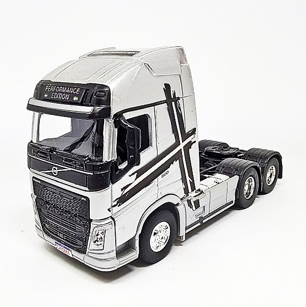 Volvo FH500  Prata - Escala 1/64