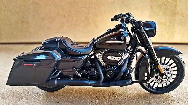 Harley Davidson Road King 2017 -  ESCALA 1/18 - 12 CM