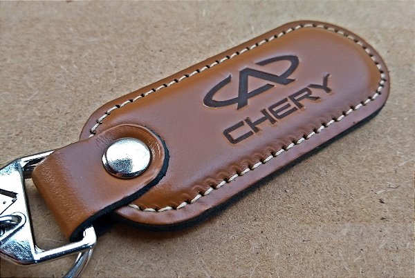 Chaveiro em Couro Marrom Cherry