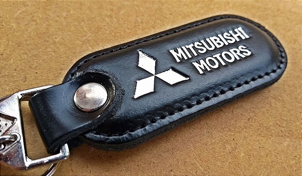 Chaveiro em Couro Preto Mitsubishi