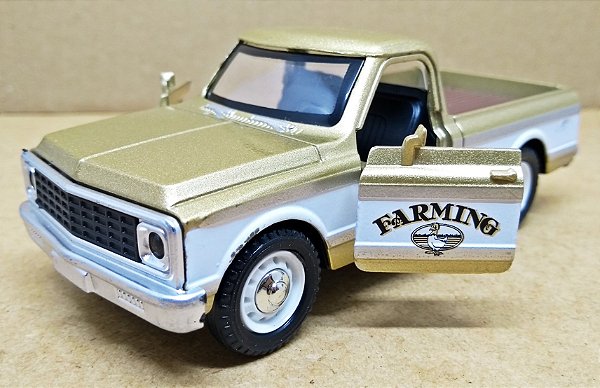Chevrolet C10 Americana Dourada - Escala 1/32 - 12 CM