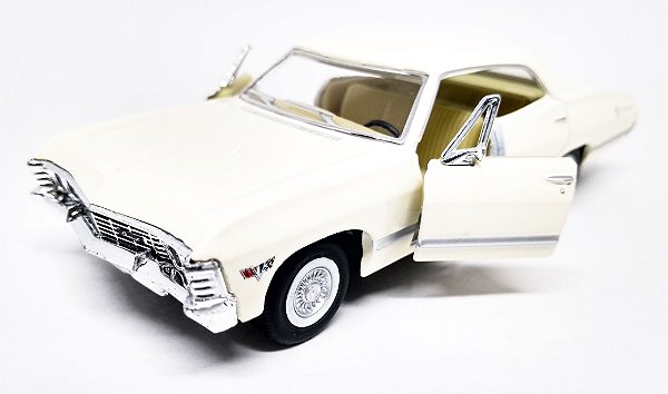 Chevrolet Impala 1967 Bege - Escala 1/43 -13 CM