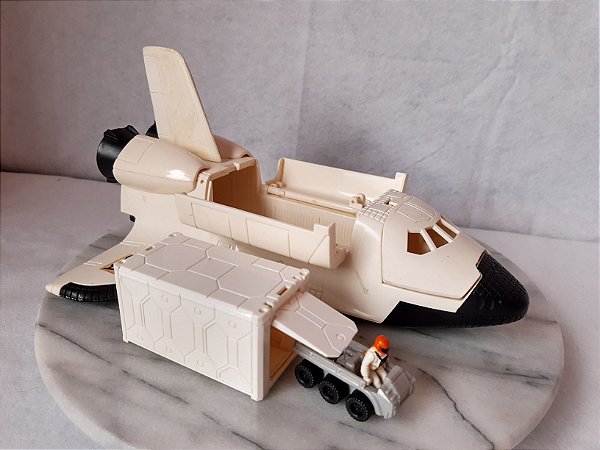 Nave espacial de plástico 28 cm de 1997  Mattel Matchbox..incompleto