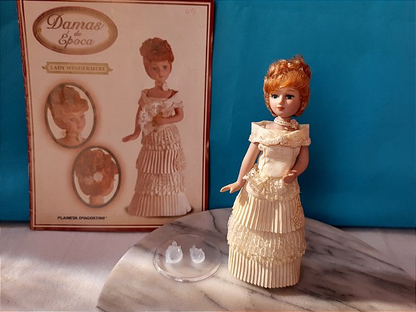Boneca de porcelana articulada, Lady Windermere faltando leque coleção damas de época de Agostini 20 cm
