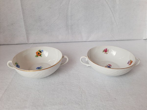 Tigela para sopa / caldo com duas asas, de porcelana florida antiga .o par
