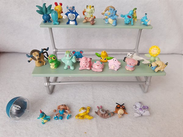 Miniatura pokémons Nintendo de entre 1,5 a 2 cm lote de 29 pokémons variados e 1 bola