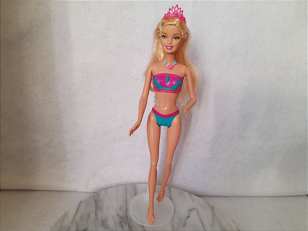 Barbie Merliah vida de sereia , articulada também.no tornozelo, faltando a prancha