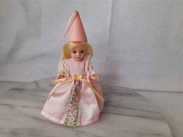 Boneca Rapunzel da Madame Alexander, coleção McDonald's 2002 - 14 cm