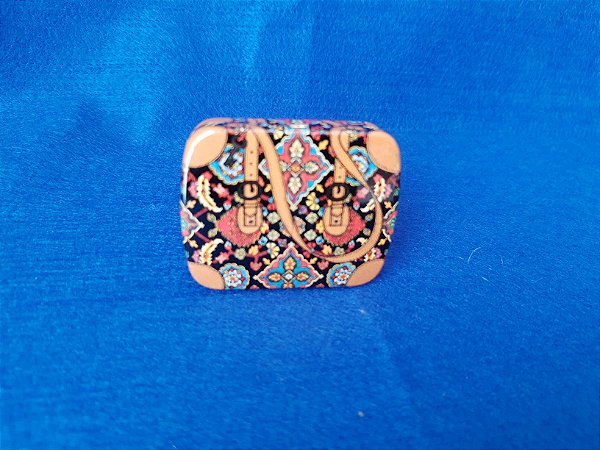 Lata colecionável decorada imitando uma bolsa 6x5c1 cm