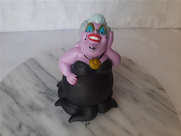 Boneca de plástico da Úrsula, vilã do desenho a pequena sereia, versão para banho  13 cm