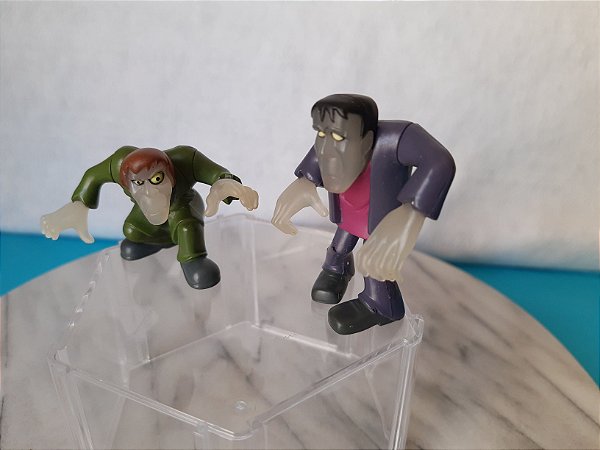 Monstros creeper e Frankenstein do Scooby Doo, fluorescentes no escuro, usados