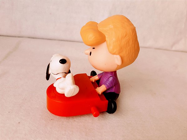 Brinquedo McDonald's Shroeder no piano com Snoopy