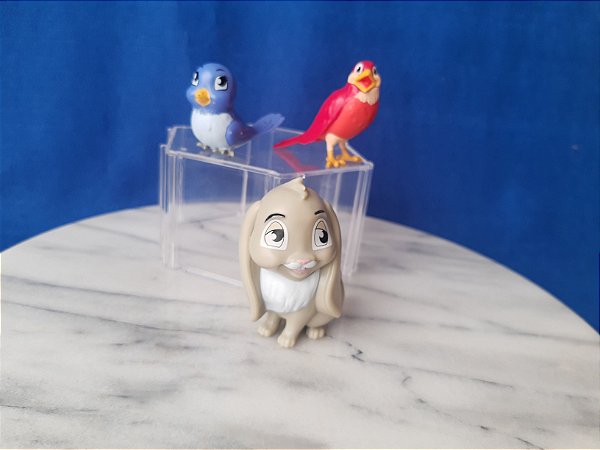 Miniatura Disney sem marca do fabricante,  de Clover, Robin e Mia , amigos da princesa Sofia, a primeira