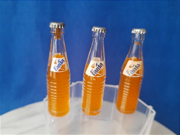 Anos 80, 3  mini garrafas Fanta  usadas