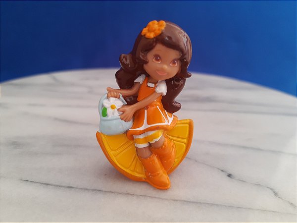 Miniatura de vinil de Moranguinho laranjinha.   6,5 cm