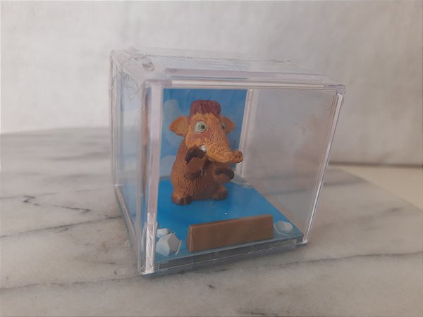 Amora, bebê mamute do A era do Gelo, embalagem coleção Panini lacrada.