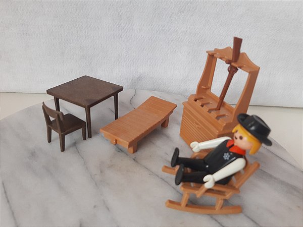 Playmobil  Geobra e Trol Velho oeste, xerife e móveis usados