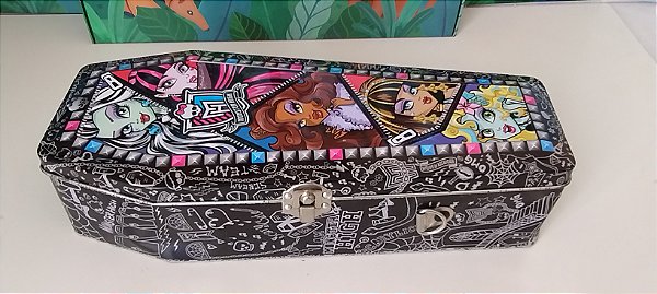 Estojo de lata Monster high usado 29,5 cm comprimento 12,5 cm altura