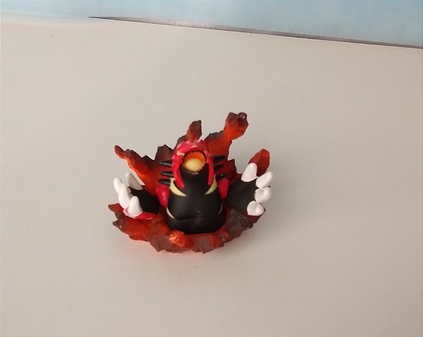 Pokémon de vinil estático Primal Groudon 2014, mede 4 cm de altura e 6 cm de largura, usado