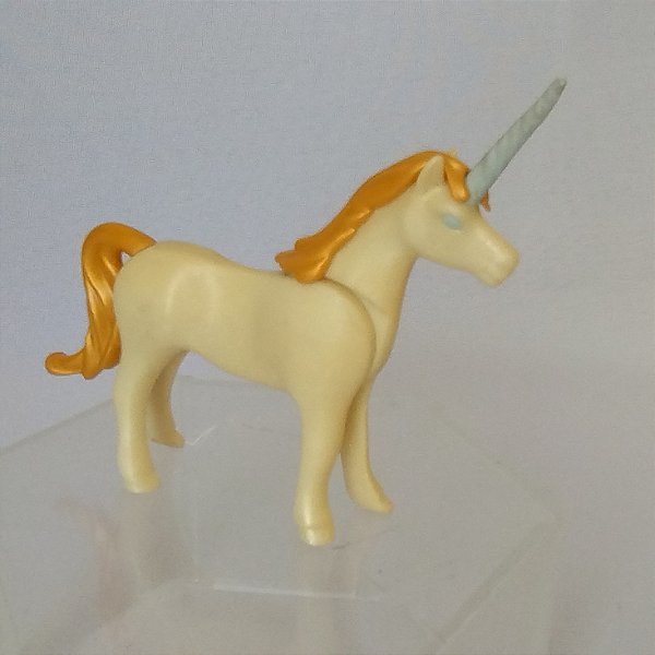 Playmobil, unicórnio articulado no pescoço cor de pérola com chifre dourado