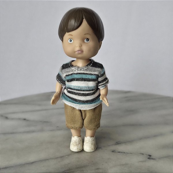 Boneco João camiseta listrada azul 11 cm., usado