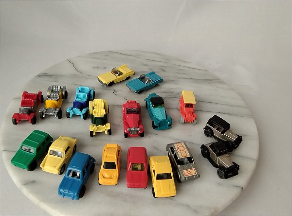 Carrinhos de plástico e metal.da coleção Kinder ovo lote de 18