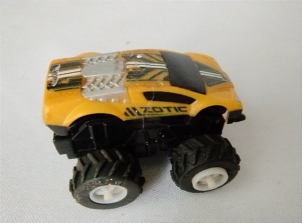 Miniatura hot Wheels 2904 com imã Power launcher Zotic amarelo usado