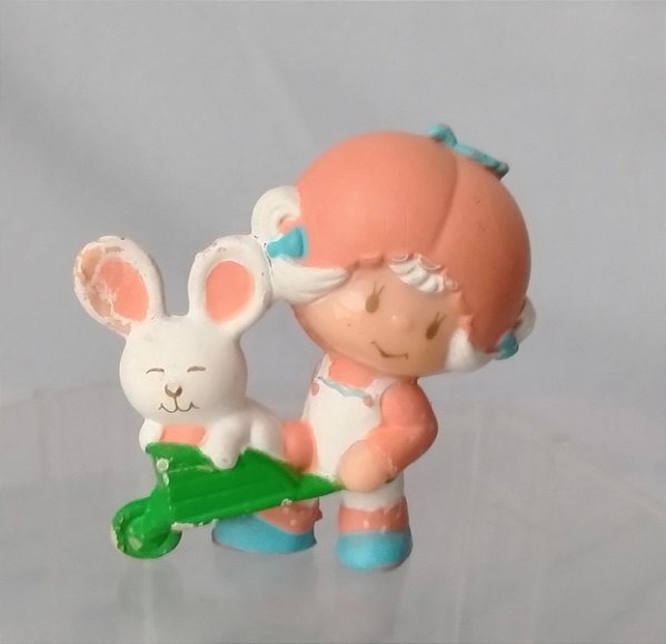 De 1982, miniatura de vinil Kenner de Moranguinho damasco com carrinho de mão, 4,5 cmusada