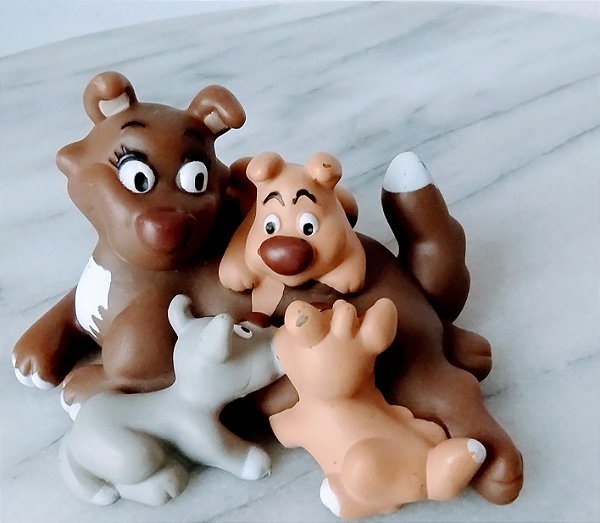Miniatura família de cachorros coleção Animais da fazenda planeta de Agostini, 9cm de comprimento 5,5 cm de altura,usada