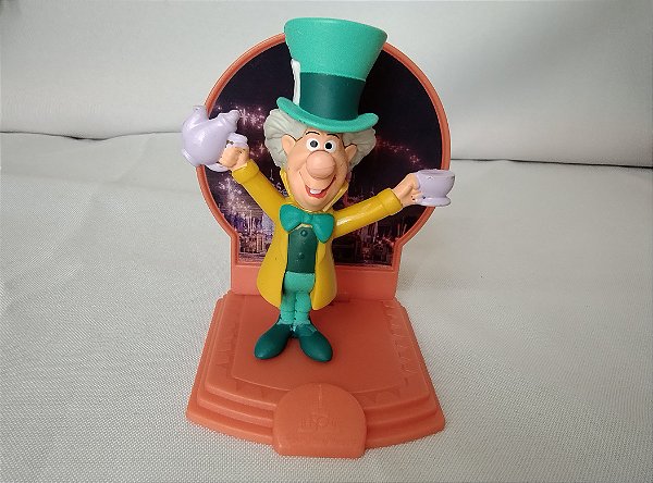 Boneco chapeleiro Maluco de Alice no país de maravilhas, Col. McDonald's 50 anos Disney Parks, com cenário , usado, 8,5 cm