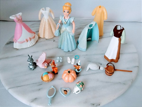 Cinderela tamanho Polly pocket, 9 cm,  com roupas, sapatos e acessórios