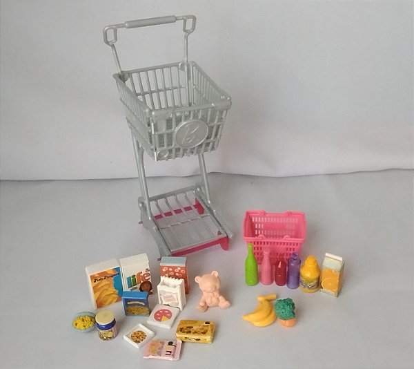 Carrinho de supermercado com compras (improvisadas) da Barbie supermercado de luxo 2019