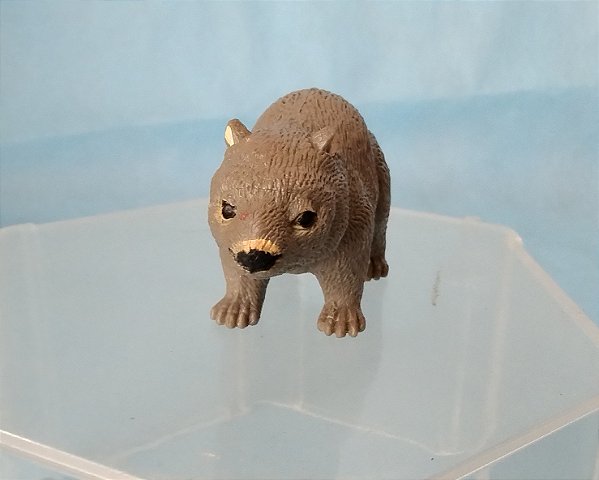 Miniatura de vinil KM 2003 de vombate 6 cm de comprimento 3 cm de altura 2,5 cm largura., usado