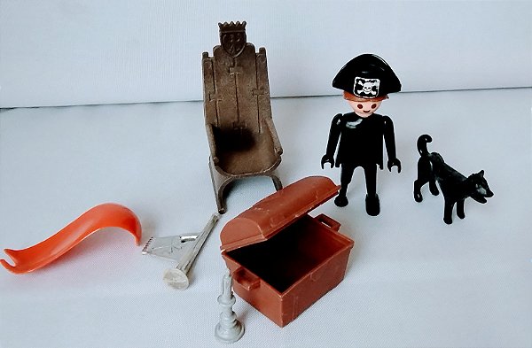 Playmobil Trol, pirata , cachorro e peças medievais