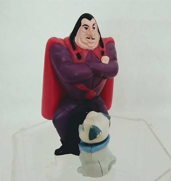 Miniatura Disney governador Ratcliffe e cachorro pug Percy de Pocahontas, col. McDonald's 1995,  9,5 cm e 4 cm