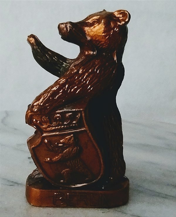Souvenir / lembrança  vintage de bronze de  urso de Berlim, 6,5 cm