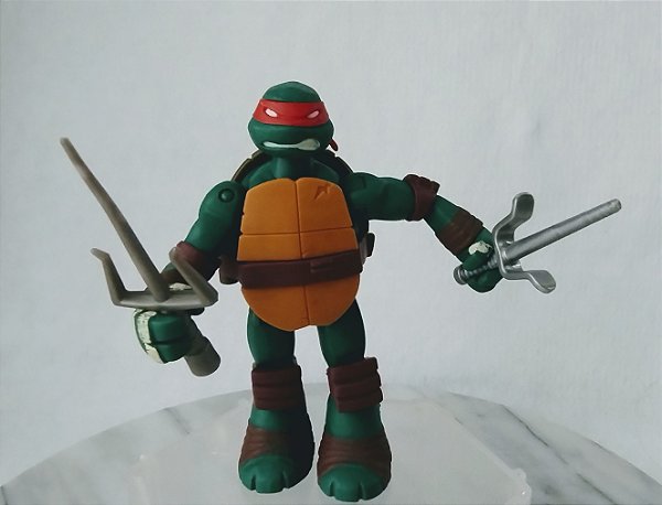 Tartaruga ninja articulado Raphael com par de sai ligeiramente diferentes, 11 cm, Playmates 2013